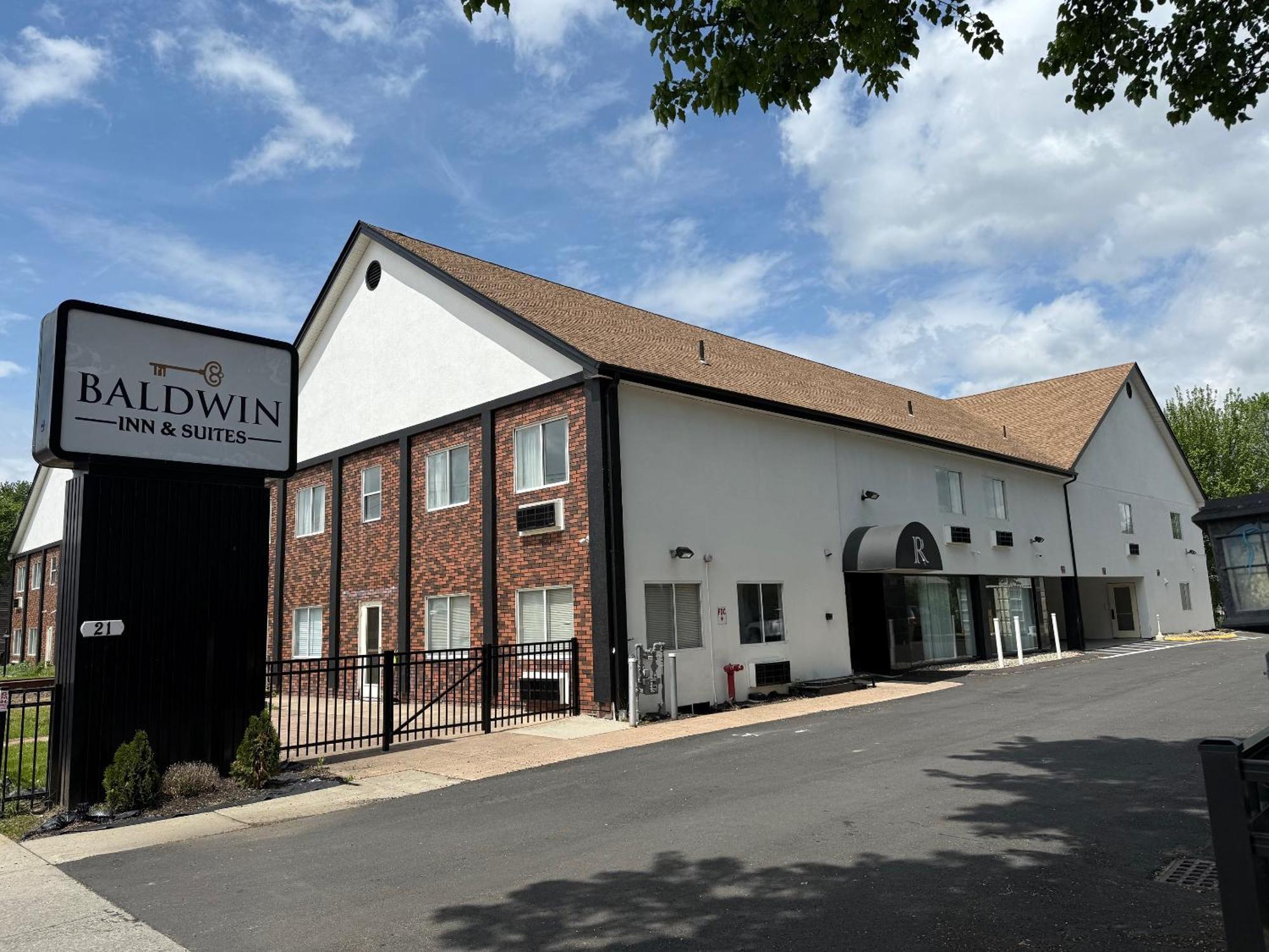 Baldwin Inn And Suites ويست سبرينغفيلد المظهر الخارجي الصورة