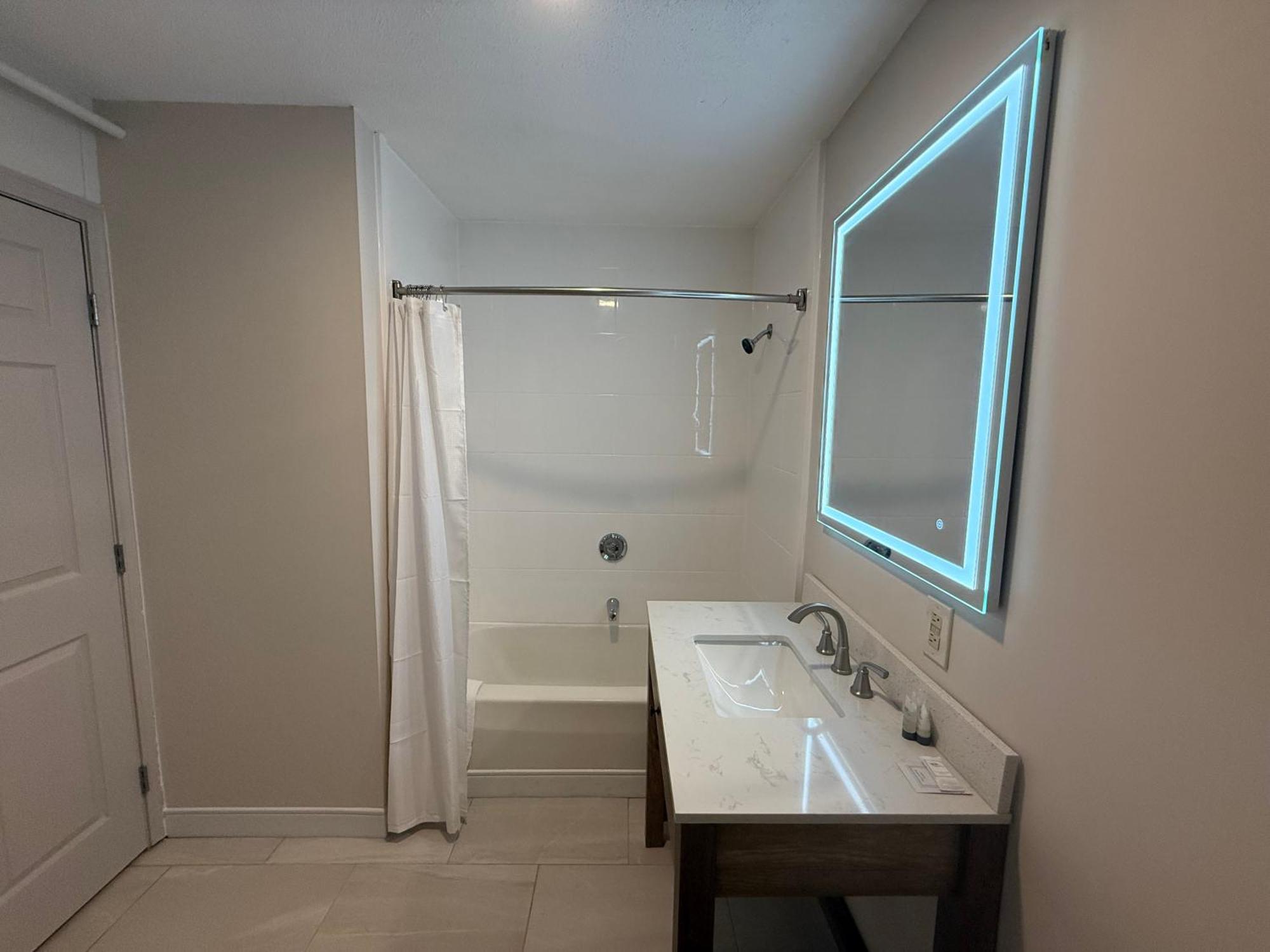 Baldwin Inn And Suites ويست سبرينغفيلد المظهر الخارجي الصورة